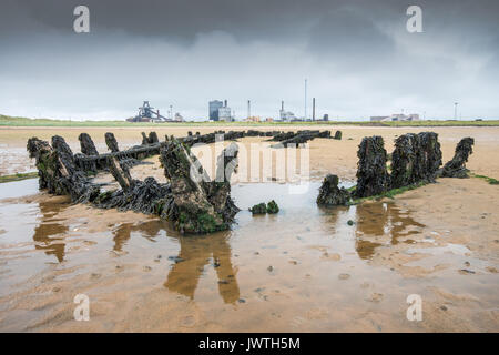 Schiffswrack an Bran Sands Beach, South Gare, Redcar, Cleveland Stockfoto