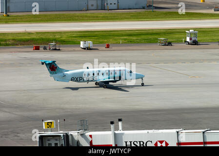 Air Canada Express Fluggesellschaft Beechcraft 1900D Airliner C-GAAU Rollens am internationalen Flughafen von Calgary Alberta Kanada Stockfoto