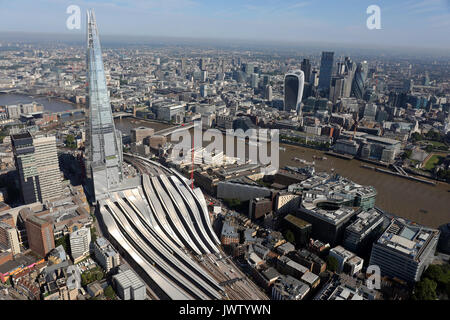 Luftaufnahme der Shard & London Bridge Station Stockfoto