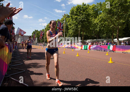 London, Großbritannien. August 13, 2017. 20 k Frauen Rennen Spaziergang bei IAAF Weltmeisterschaften in London, Großbritannien, am 13. August 2017. Das Rennen fand auf der Mall, die malerische Straße in London statt und lockte Tausende Zuschauer. Credit: Dominika Zarzycka/Alamy leben Nachrichten Stockfoto