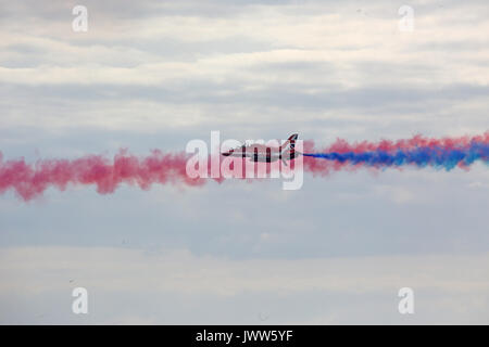 Blackpool, Großbritannien. 13 Aug, 2017. Ein roter Pfeil an einer Anzeige in Blackpool, August 13, 2017 (C) Barbara Cook/Alamy leben Nachrichten Stockfoto