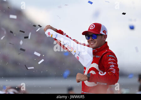 Brooklyn, Michigan, USA. 13 Aug, 2017. August 13, 2017 - Brooklyn, Michigan, USA: Kyle Larson (42) feiert nach dem Gewinn der reinen Michigan 400 am Michigan International Speedway in Brooklyn, Michigan. Credit: Justin R. Noe Asp Inc/ASP/ZUMA Draht/Alamy leben Nachrichten Stockfoto