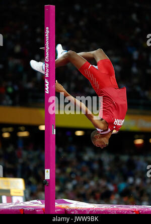 London, Großbritannien. 13 Aug, 2017. Essa mutaz Barshim von Katar konkurriert, während Männer Hochsprung Final am 10. Tag des IAAF World Championships 2017 in London Stadion in London, Großbritannien, am 12.08.13., 2017. Essa mutaz Barshim behauptete den Titel mit 2,35 Meter. Credit: Wang Lili/Xinhua/Alamy leben Nachrichten Stockfoto
