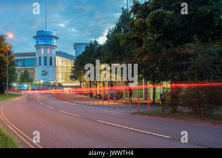 Basingstoke Stadtmitte bei frühen Einbruch der Dunkelheit Stockfoto