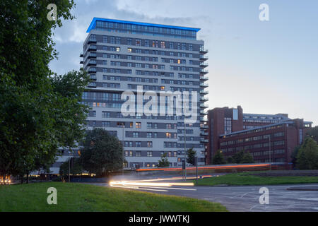 Basingstoke Stadtmitte bei frühen Einbruch der Dunkelheit Stockfoto