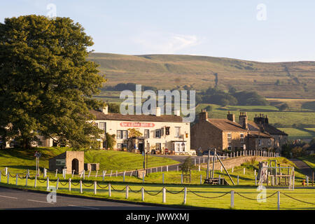 Die Rose und Crown Hotel, Bainbridge, Wensleydale, Yorkshire Dales, England, Großbritannien Stockfoto