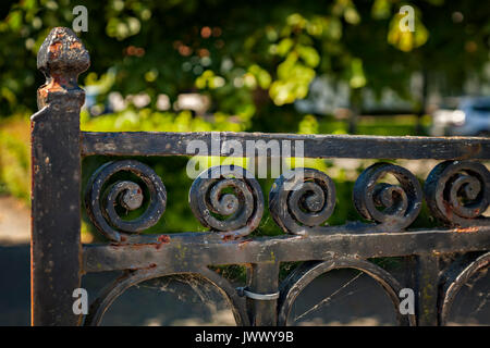 Rusty vintage Cast Iron Gate. Stockfoto