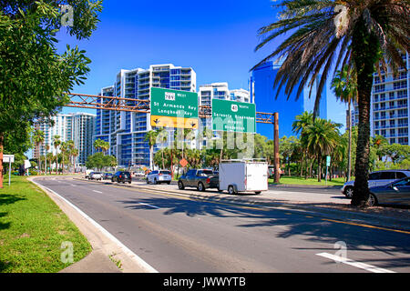 Bayfront Drive in der Innenstadt von Sarasota, FL, USA Stockfoto