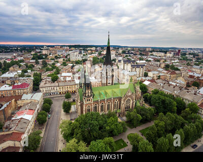 Luftaufnahme der Kirche St. Elisabeth in Lemberg, Ukraine Stockfoto