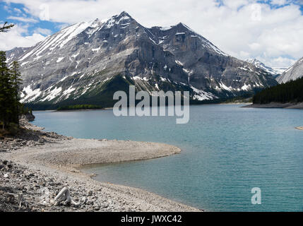 Mount Lyautey und Mount Putnik mit Upper Kananaskis Lake in den kanadischen Rockies Alberta Kanada Stockfoto