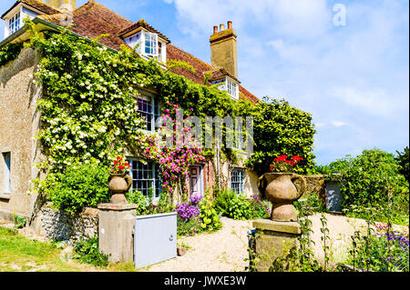 Charleston Bauernhaus in Sussex, der Heimat der Bloomsbury Group; Wohnhaus der Bloomsbury Gruppe auf dem Lande in Sussex Stockfoto