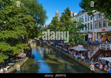 Restaurant neben der Oudegracht (alten Kanal), Utrecht, Niederlande Stockfoto