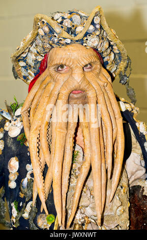 Mann verkleidet als Davy Jones, von der Fluch der Karibik Filmreihe, an der London Film and Comic Con 2017 (Presse/Erlaubnis eingeholt). Stockfoto