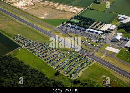 Bottrop, Rennen am Flughafen, Flugplatz Schwarze Heide, 1/4 Meile Rennen, Drag Racing, Car Racing auf der Landebahn, Ruhrgebiet, Nordrhein-Westfalen, Deutschland, und Stockfoto