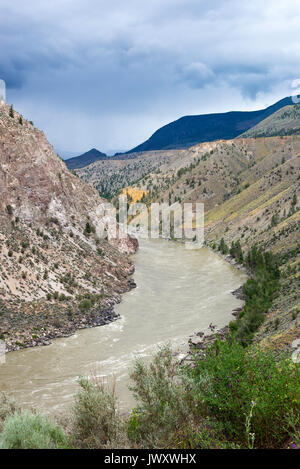 Der Fraser River fließt durch einen Canyon in der Nähe von Lillooet British Columbia Kanada Stockfoto