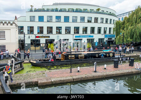 Wetherspoon, das Eis Wharf, Sushi Salsa, Restaurant, Hampstead Road Lock, Regents Canal, Camden, London, UK Stockfoto