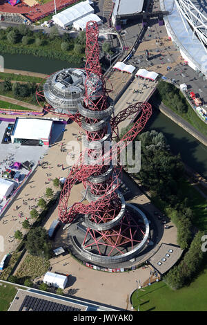 Luftaufnahme von Anish Kapoors Skulptur der ArcelorMittal Orbit im Queen Elizabeth Park London, Großbritannien Stockfoto