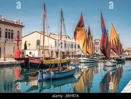 2017-07-27 - Cesenatico, Emilia Romagna, Italien. Antike angeln Segelboote im Hafen von Cesenatico Stockfoto