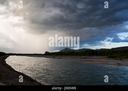 Ein großes Gewitter über dem Snake River und Jackson Hole. Rendezvous Park, Wyoming Stockfoto