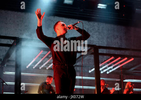 VALENCIA, Spanien - JUN 11: Hurts (Synthpop-Band) führen im Konzert beim Festival de Les Arts am 11. Juni 2016 in Valencia, Spanien. Stockfoto