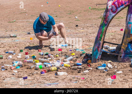 Berühmten touristischen Stopp bei Cadillac Ranch auf der Interstate 40 bei Amarillo, Texas. Stockfoto