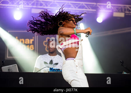 BARCELONA - 16 JUN: Lady Leshurr (Rapper, Sänger und Produzent) führt im Konzert beim Sonar Festival am 16. Juni 2016 in Barcelona, Spanien. Stockfoto