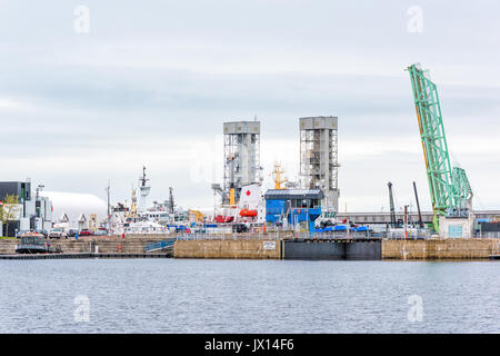 Quebec Stadt, Kanada - 30. Mai 2017: Alte Hafengebiet mit Bassin Louise und Blick auf die Boote auf dem Wasser und G3-terminal Stockfoto