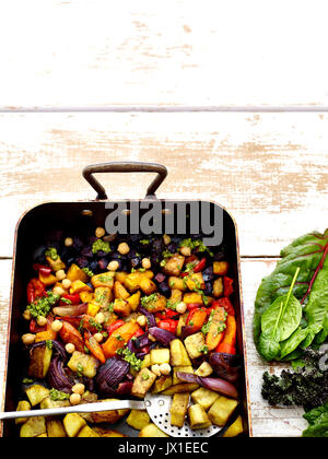 Gebratene bunte Gemüse und Kräutern pesto Stockfoto