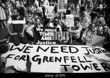 Der Tag des Zorns Protest durch Bewegung für Gerechtigkeit organisiert ging von Shepherdís Bush zur Downing Street und Parliament Square 21. Juni 2017, London, U Stockfoto