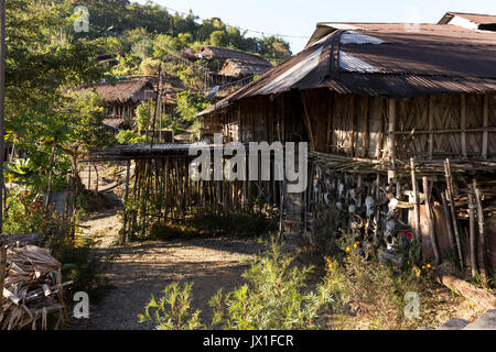 Traditionellen Langhaus, Paniduria Nocte Stamm, Kheti Dorf, Tirap District, Arunachal Pradesh, Indien Stockfoto