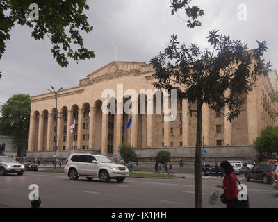 Das alte Parlament Georgiens über Shota Rustaveli Avenue im Zentrum von Tiflis, Georgien Stockfoto