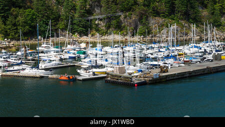 Eine Marina mit privaten Yachten, Kajütboote und luxuriöse Boote im Horseshoe Bay in der Nähe von BC Ferries Ferry Terminal in British Columbia Kanada Stockfoto