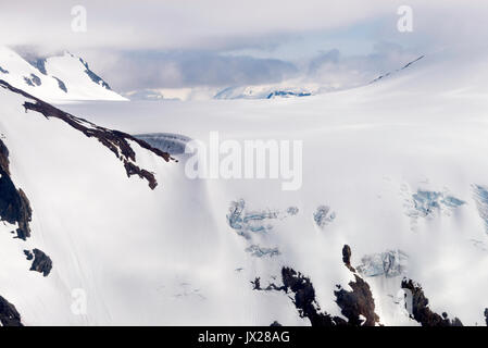 Blick von einem Wasserflugzeug über die schneebedeckten Berge und Gletscher in der Nähe von Whistler Ski Resort British Columbia Kanada Stockfoto