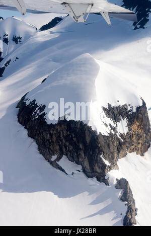 Blick von einem Wasserflugzeug über die schneebedeckten Berge und Gletscher in der Nähe von Whistler Ski Resort British Columbia Kanada Stockfoto