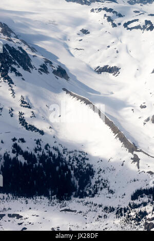 Blick von einem Wasserflugzeug über die schneebedeckten Berge und Gletscher in der Nähe von Whistler Ski Resort British Columbia Kanada Stockfoto