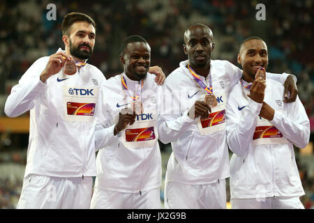 Großbritanniens Männer 4x400m Staffel (von links nach rechts) Martyn Rooney, Rabah Yousif, Dwayne Cowan und Matthew Hudson-Smith mit ihren Bronzemedaillen bei Tag zehn der Leichtathletik-WM 2017 auf der Londoner Stadion. PRESS ASSOCIATION Foto. Bild Datum: Sonntag, den 13. August 2017. Siehe PA Geschichte leichtathletik Welt. Photo Credit: Jonathan Brady/PA-Kabel. Einschränkungen: Nur für den redaktionellen Gebrauch bestimmt. Keine Übertragung von Ton oder bewegte Bilder und kein Video Simulation. Stockfoto