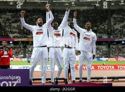 Großbritanniens Männer 4x400m Staffel (von links nach rechts) Martyn Rooney, Rabah Yousif, Dwayne Cowan und Matthew Hudson-Smith mit ihren Bronzemedaillen bei Tag zehn der Leichtathletik-WM 2017 auf der Londoner Stadion. PRESS ASSOCIATION Foto. Bild Datum: Sonntag, den 13. August 2017. Siehe PA Geschichte leichtathletik Welt. Photo Credit: Jonathan Brady/PA-Kabel. Einschränkungen: Nur für den redaktionellen Gebrauch bestimmt. Keine Übertragung von Ton oder bewegte Bilder und kein Video Simulation. Stockfoto