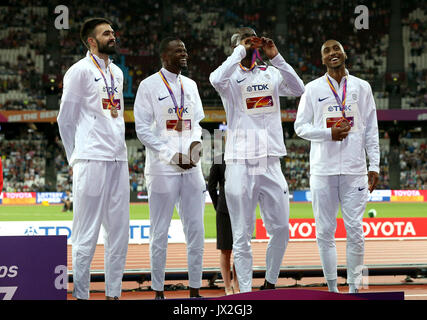 Die Männer-Staffel von Großbritannien mit 4x400 m (von links nach rechts) Martyn Rooney, Rabah Yousif, Dwayne Cowan und Matthew Hudson-Smith mit ihren Bronzemedaillen am zehnten Tag der IAAF-Weltmeisterschaft 2017 im Londoner Stadion. DRÜCKEN SIE VERBANDSFOTO. Bilddatum: Sonntag, 13. August 2017. Siehe PA Story Athletics World. Das Foto sollte lauten: Jonathan Brady/PA Wire. EINSCHRÄNKUNGEN: Nur für redaktionelle Zwecke. Keine Übertragung von Ton oder bewegten Bildern und keine Videosimulation. Stockfoto