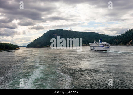 BC Ferries Auto- und Passagierfähre Geist von Vancouver Island, die durch die Meerenge von Georgia Voyaging zu Swartz Bay in der Nähe von Victoria BC Kanada Stockfoto