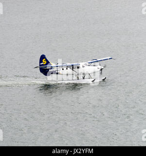 Saltspring Luft Wasserflugzeug Rollen auf Wasser für den Abflug in Vancouver British Columbia Kanada Stockfoto