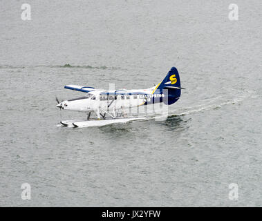 Saltspring Luft Wasserflugzeug Rollen auf Wasser für den Abflug in Vancouver British Columbia Kanada Stockfoto