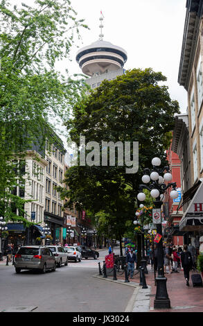 Der Water Street in Gastown Vancouver nach Vancouver Lookout Tower über dem Hafen Center Büro hochhaus British Columbia Kanada Stockfoto