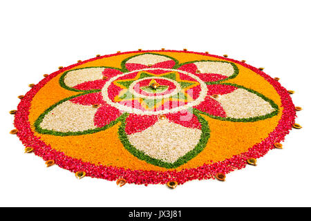 Dekorative und traditionellen Diwali-fest Lampen auf Blumen Rangoli Design Indien Asien Stockfoto