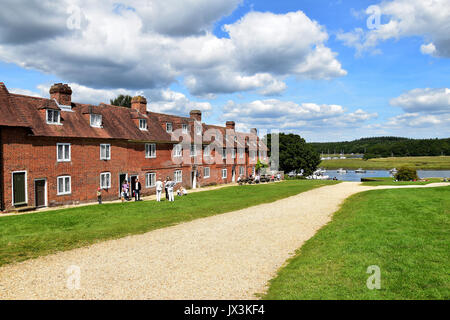 Das 18. Jahrhundert Schiffbau Dorf, Bucklers Hard, Richtung Beaulieu River suchen, New Forest, England. Stockfoto