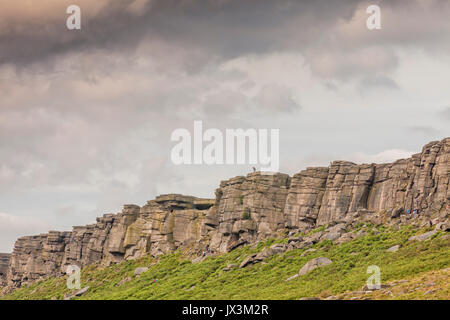 Bergsteiger auf stanage Edge, Peak District National Park, Großbritannien Stockfoto