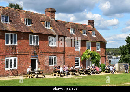Der Baumeister House Hotel, Bucklers Hard, Richtung Beaulieu River suchen, New Forest, England. Stockfoto