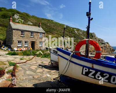 Boote auf der helling an Penberth, in der Nähe der St Levan in West Cornwall. Stockfoto