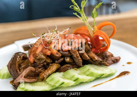 Loba deep Fried Zimt Schweinefleisch und Gänseleber, südlichen Thai Rezept Stockfoto
