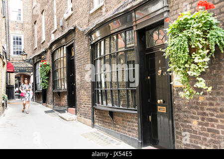 Goodwin's Court (erbaut 1627) die echten "iagon Alley" in Covent Garden, London, WC2, UK. Stockfoto
