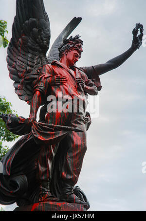 Baltimore, USA. 14 Aug, 2017. Verbündete Soldaten und Matrosen Denkmal in Baltimore vandalized mit roter Farbe nach Anti weißer Überlegenheit März. Dies ist einer von 4 Denkmäler in Baltimore für Ausbau durch eine besondere Kommission zu überprüfen Baltimore's öffentliche Konföderierten Denkmäler, die von der ehemaligen Baltimore Bürgermeister Stephanie Rawlings Blake im Jahr 2015 ernannt. Bild Architekt/Alamy leben Nachrichten Stockfoto